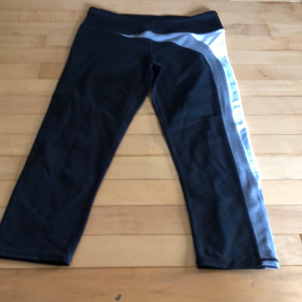 Fabletics Capri pants